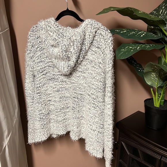 Mudd sweater. - Picture 4 of 4